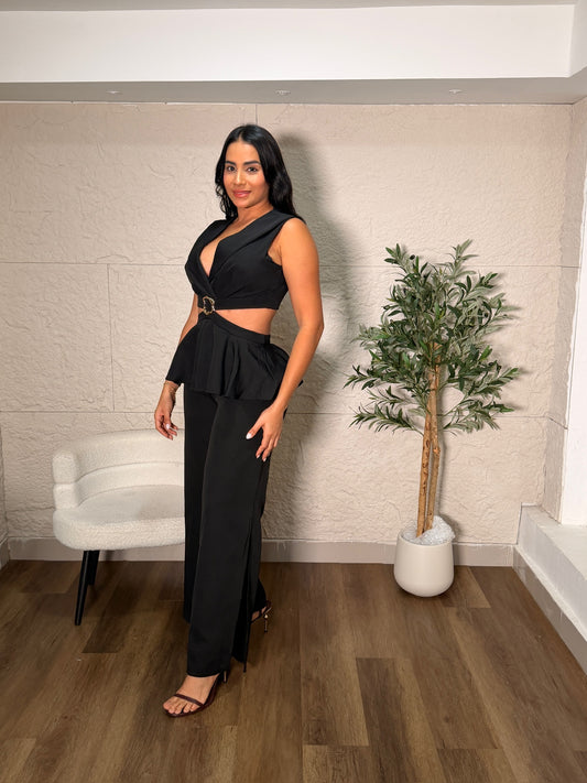 ENTERIZO NEGRO CON EVILLA DORADA